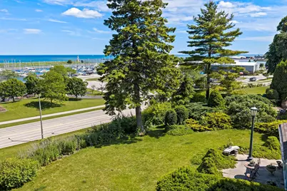 315  Park St, Manitowoc, WI 54220 - Photo 4