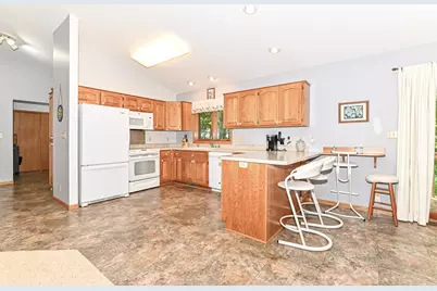 27151  Ridgewood Trl, Racine, WI 53185 - Photo 4