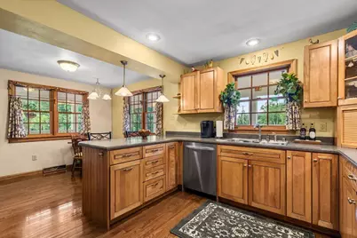 N104W16269  Donges Bay Rd, Germantown, WI 53022 - Photo 8