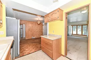 8732 W Burdick Ave, Milwaukee, WI 53227 - Photo 22