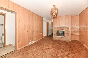 8732 W Burdick Ave, Milwaukee, WI 53227 - Photo 16