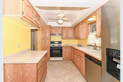 8732 W Burdick Ave, Milwaukee, WI 53227 - Photo 18