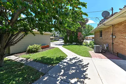 8732 W Burdick Ave, Milwaukee, WI 53227 - Photo 46
