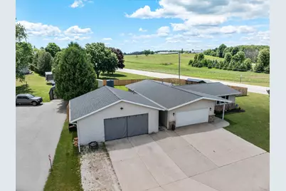 203  Oakwood Dr, Francis Creek, WI 54220 - Photo 30