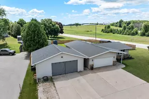 203 Oakwood Dr, Francis Creek, WI 54220 - Photo 30