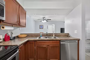 W168N11065 Ashbury Cir, Germantown, WI 53022 - Photo 8