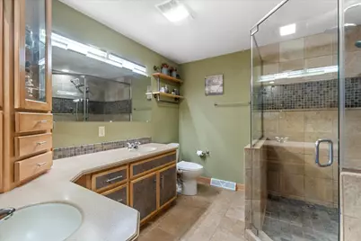 2540 S 95th St, West Allis, WI 53227 - Photo 12