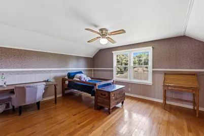 7873 N Edgeworth Dr, Milwaukee, WI 53223 - Photo 18