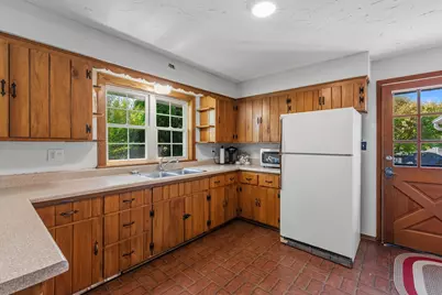 7873 N Edgeworth Dr, Milwaukee, WI 53223 - Photo 8