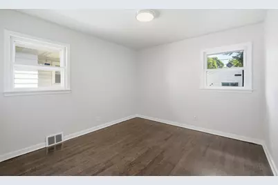 3126 N 80th St, Milwaukee, WI 53222 - Photo 8