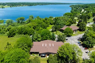 22 Zurich Ct, Geneva, WI 53147 - Photo 2