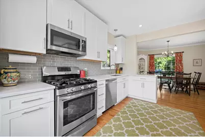 4652 N Wildwood Ave, Whitefish Bay, WI 53211 - Photo 10