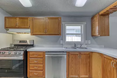 2451 S 92nd St, West Allis, WI 53227 - Photo 8