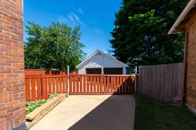 810  73rd St, Kenosha, WI 53143 - Photo 4