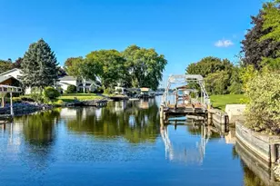 1935 Cliffview Ct, Oshkosh, WI 54901 - Photo 2