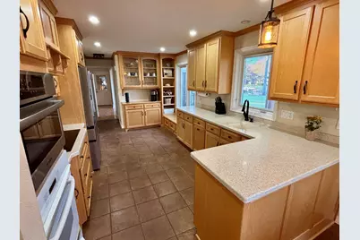 1935  Cliffview Ct, Oshkosh, WI 54901 - Photo 4