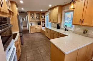 1935 Cliffview Ct, Oshkosh, WI 54901 - Photo 4