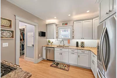 1347 N 71st St, Wauwatosa, WI 53213 - Photo 12