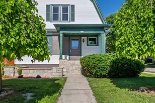 1128 N 11th St, Manitowoc, WI 54220 - Photo 2