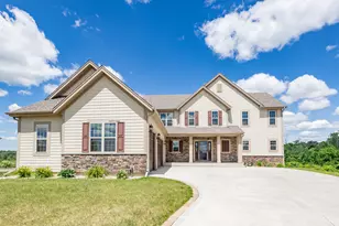 N88W18648 Duke Ct, Menomonee Falls, WI 53051 - Photo 1