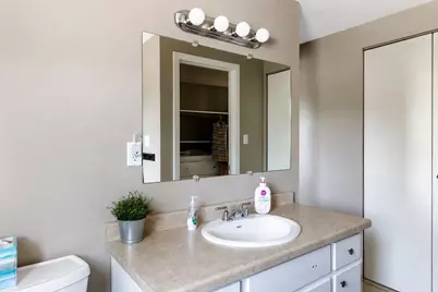 1518 E Howard Ave, Milwaukee, WI 53207 - Photo 20
