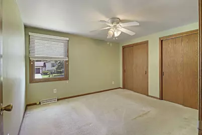 5609  Riviera Dr, Racine, WI 53406 - Photo 12
