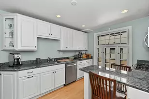 2009 N Prospect Ave, Milwaukee, WI 53202 - Photo 14