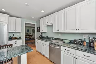 2009 N Prospect Ave, Milwaukee, WI 53202 - Photo 16