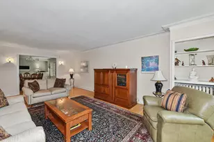2009 N Prospect Ave, Milwaukee, WI 53202 - Photo 8