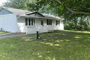 637 200th Ave, Paris, WI 53182 - Photo 1