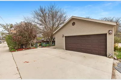 1637  Maple St, South Milwaukee, WI 53172 - Photo 14