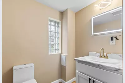 1637  Maple St, South Milwaukee, WI 53172 - Photo 12