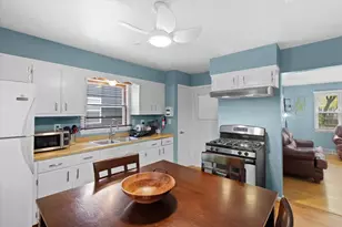 2728 N Carlton Pl, Milwaukee, WI 53210 - Photo 8