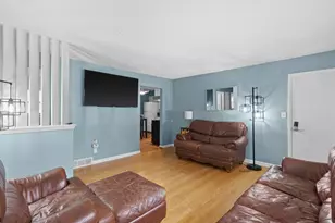 2728 N Carlton Pl, Milwaukee, WI 53210 - Photo 4