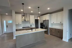 N66W21225 Sweet Clover Dr, Menomonee Falls, WI 53051 - Photo 4
