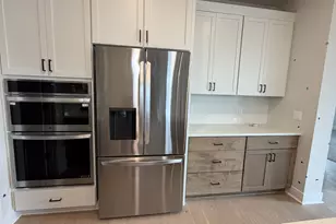 N66W21225 Sweet Clover Dr, Menomonee Falls, WI 53051 - Photo 6