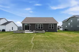N161W21868 Daisy Dr, Jackson, WI 53037 - Photo 6