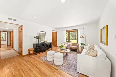 834 E Glencoe Pl, Bayside, WI 53217 - Photo 8