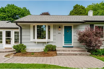 834 E Glencoe Pl, Bayside, WI 53217 - Photo 2