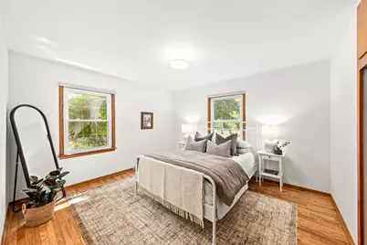 834 E Glencoe Pl, Bayside, WI 53217 - Photo 14