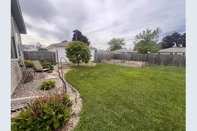 2112  26th St, Kenosha, WI 53140 - Photo 6