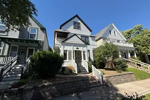 1537 E Irving Pl, Milwaukee, WI 53202 - Photo 2