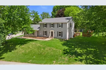 1028 S Imperial Dr, Hartland, WI 53029 - Photo 2