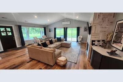 238  Castle Ter, Fontana, WI 53125 - Photo 2