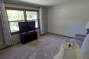 N50W14473 Fairmount Ave, Menomonee Falls, WI 53051 - Photo 4