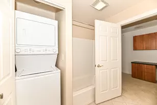 1920 N Farwell Ave, Milwaukee, WI 53202 - Photo 30