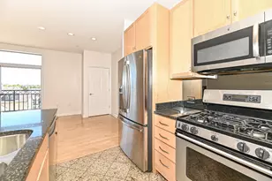 1920 N Farwell Ave, Milwaukee, WI 53202 - Photo 14