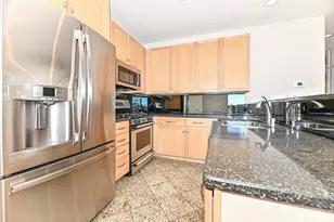 1920 N Farwell Ave, Milwaukee, WI 53202 - Photo 12