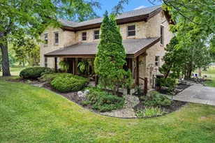 802 S Teut Rd, Burlington, WI 53105 - Photo 2