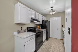 W177N9776 Riversbend Circle, Germantown, WI 53022 - Photo 4
